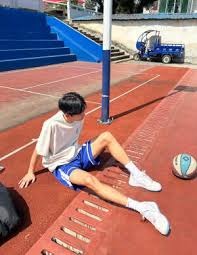 国乒多人香港街头行！王曼昱大笑露齿：8连胜张本美和国乒唯一