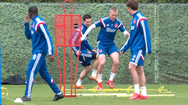 色球员的稳 色球员的稳